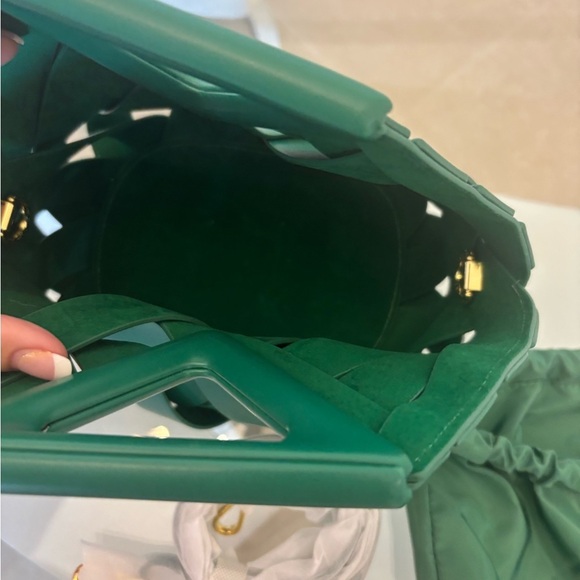 Green Woven Vegan Long Strap Handbag - Picture 3 of 9